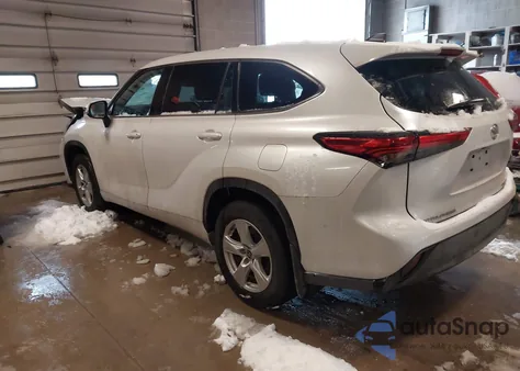 2022 Toyota Highlander Le z USA, uszkodzony, nr VIN 5TDBZRBH8NS591253